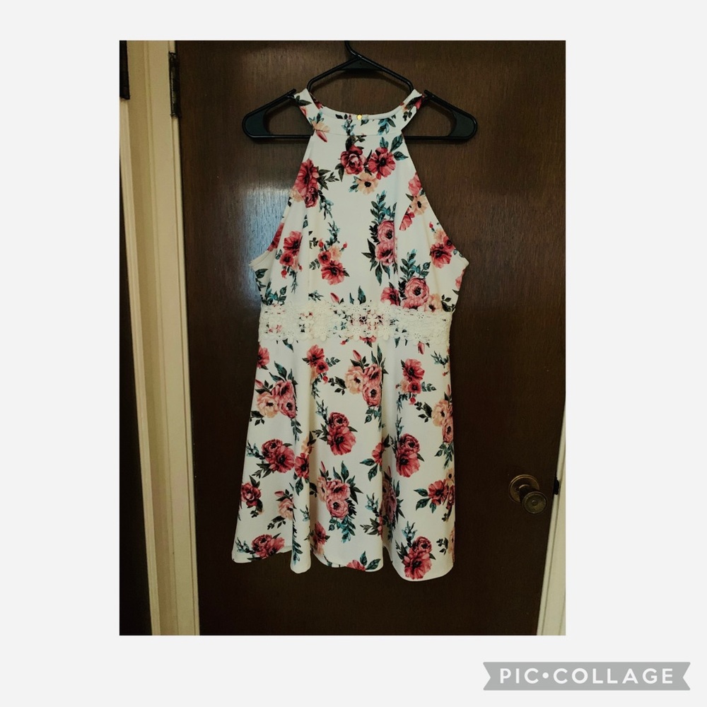 Baby Doll Style dress Size L 
half zipper at back.